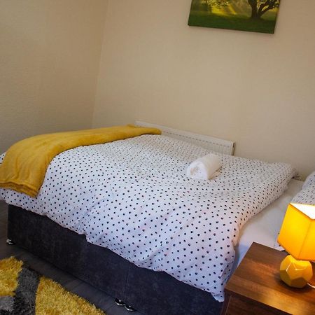 Royale Green View House- Free Parking, Wifi, Perfect For Contractors And Holiday Northampton Exteriör bild